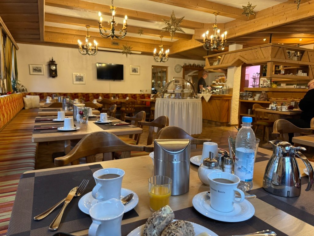 霍尔扎巴酒店-官方