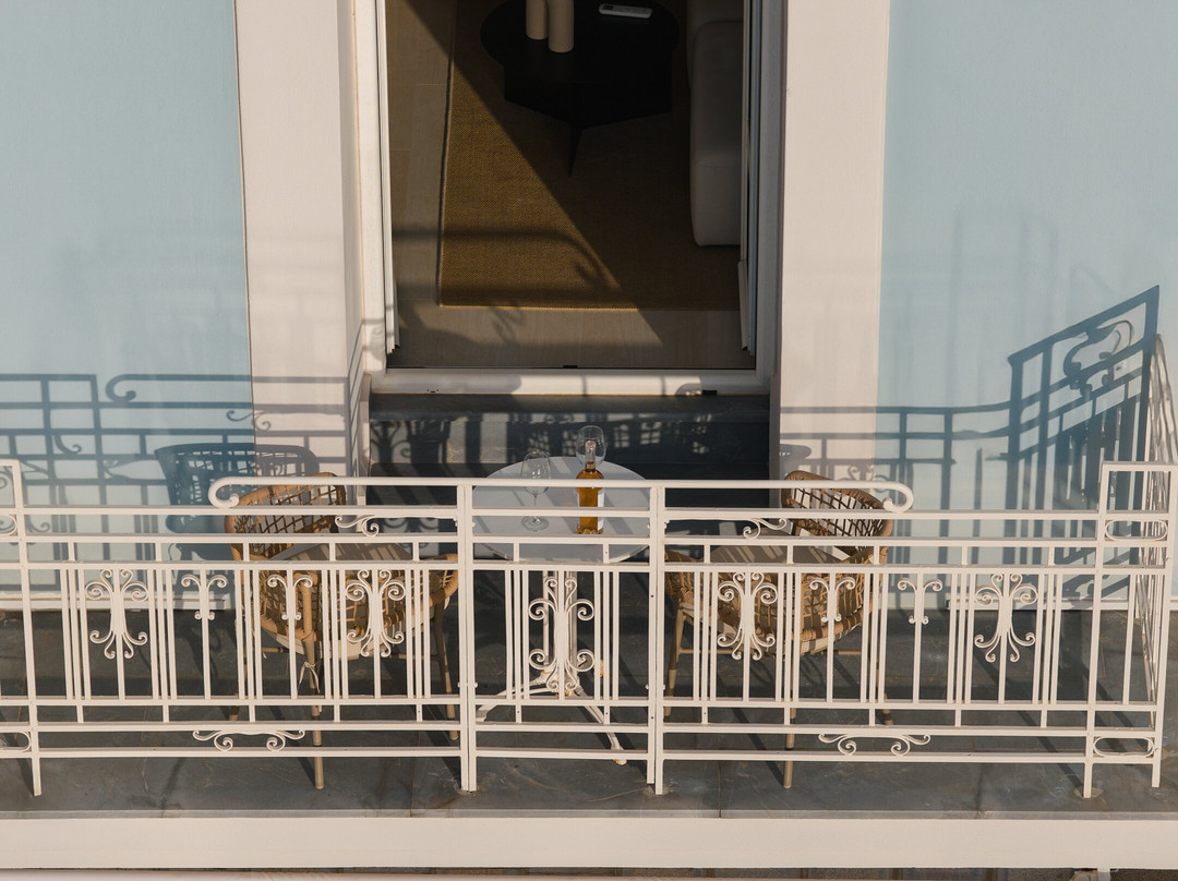 Luxury Suites By Lato