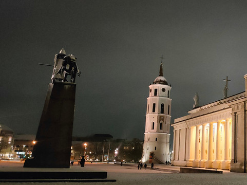 Bell Tower of Vilnius Cathedral-维尔纽斯必去景点