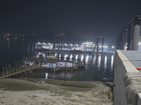 Alfresco Grand-古瓦哈提必去景点