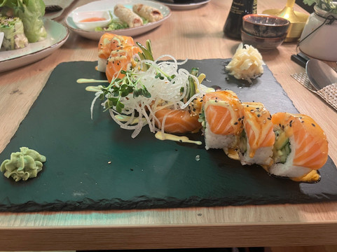 Tokymon Sushi & Asían Cuisine