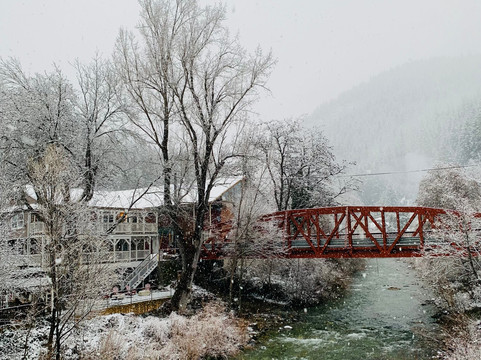 Riverside Mountain Lodge主图