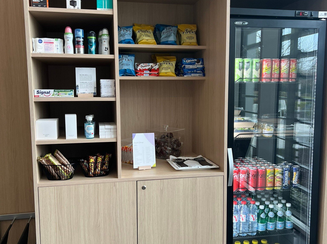 巴喀斯特酒店主图