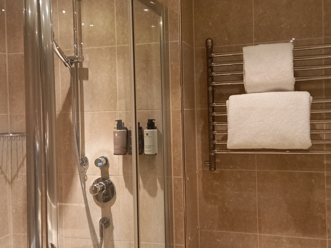 Donnington & Co.-Donnington必去景点