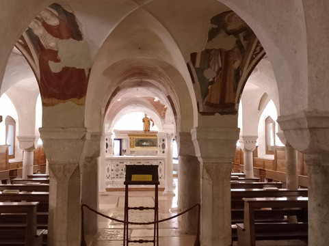 Cattedrale di San Pietro Apostolo-特雷维索必去景点