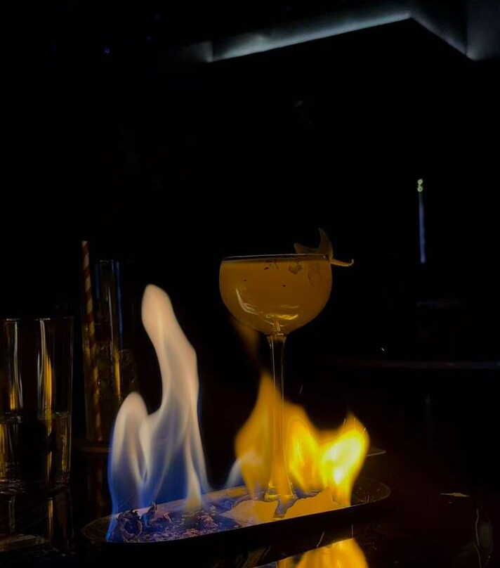 Hangout Bar