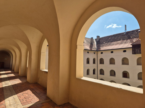 古尔克斯提聚福酒店主图