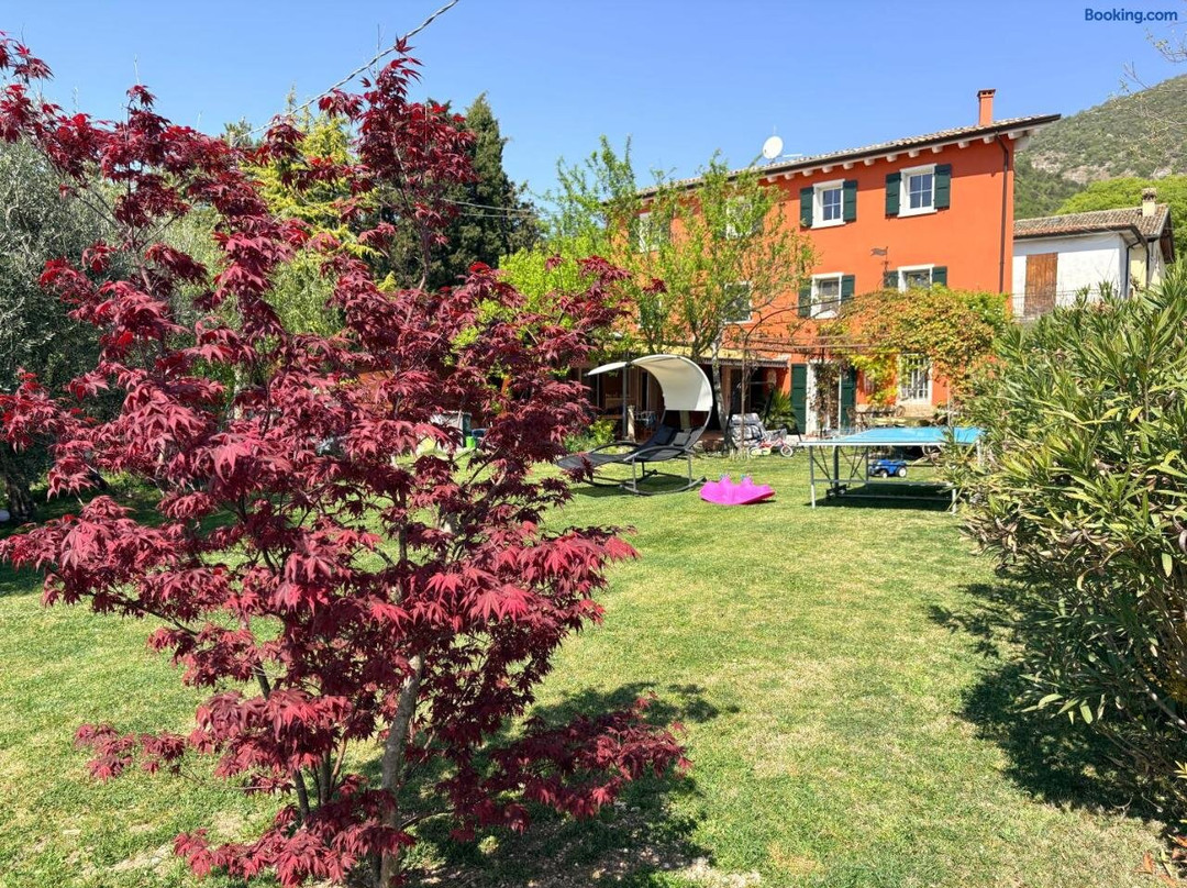 Redhouse Pesina