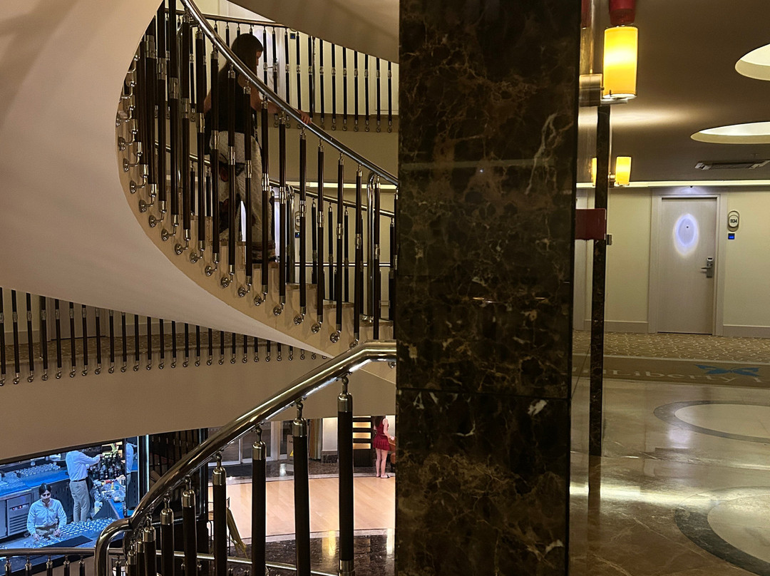 拉若自由酒店主图