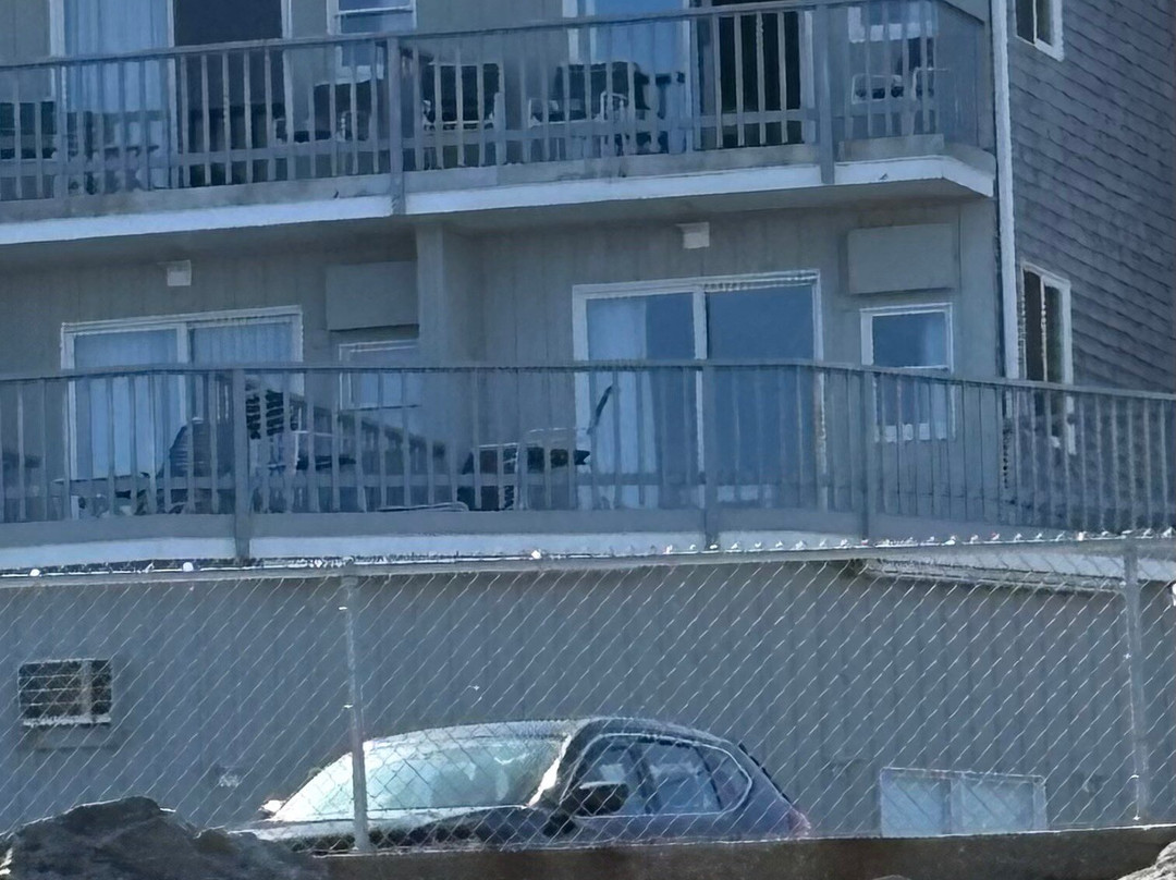 Lafayette's Oceanfront Resort主图