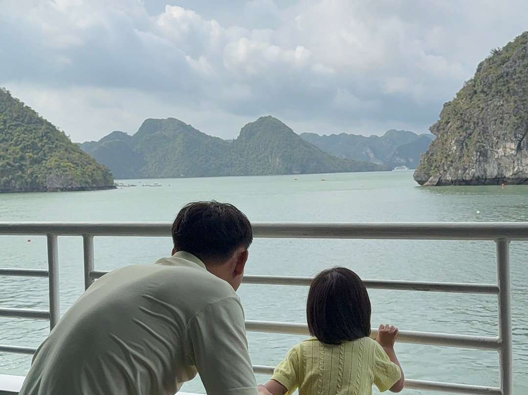 Catherine Cruises-下龙湾必去景点