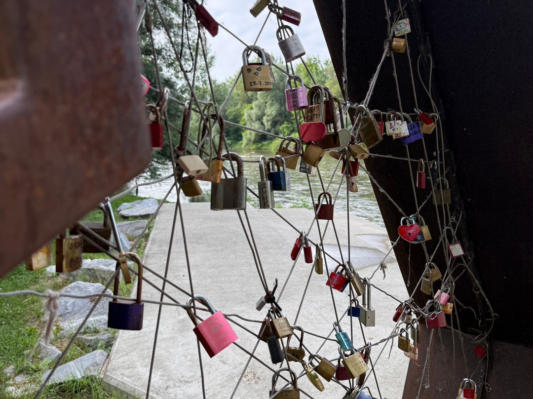 Love Island / Otok ljubezni Ižakovci-Beltinci必去景点