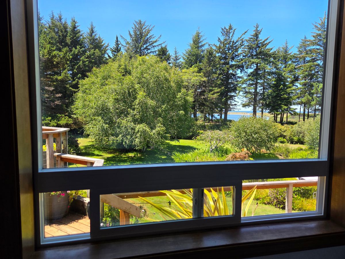Floras Lake House Bed & Breakfast-旅行者