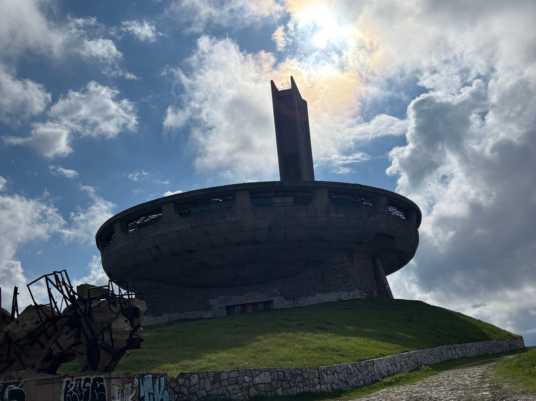 Buzludzha Monument-卡赞勒克必去景点