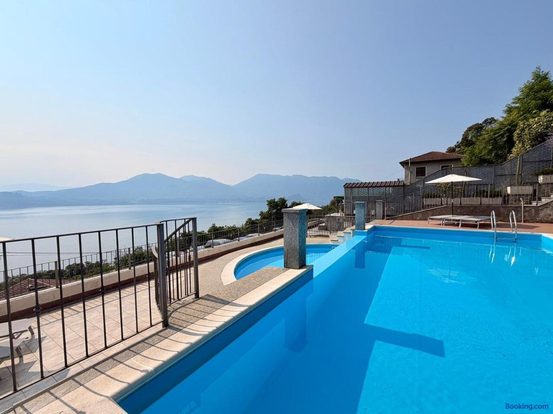 Lakeview Residence