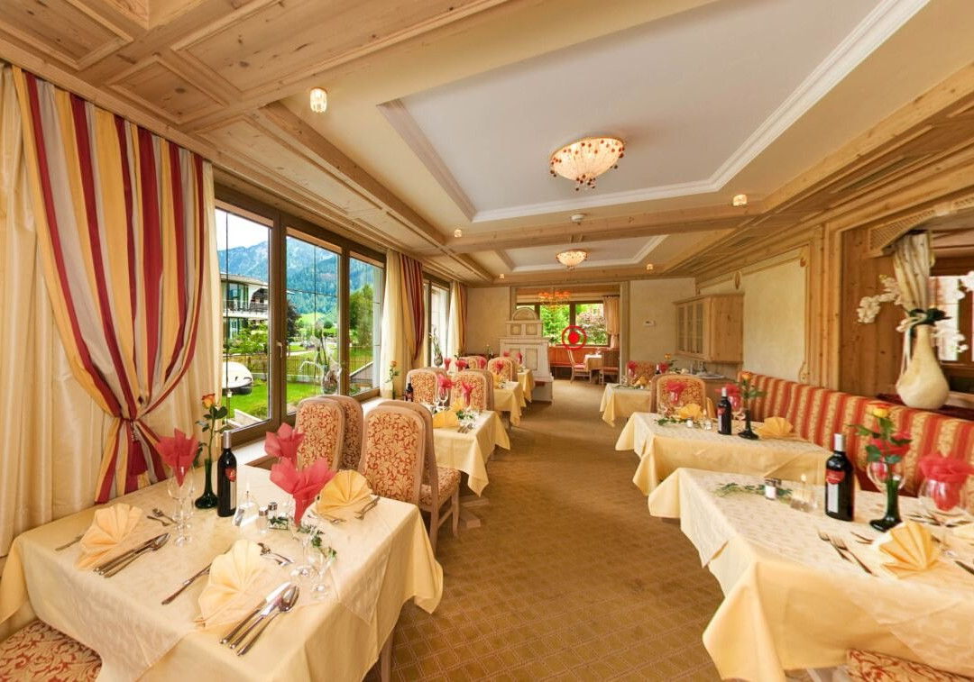 克里斯塔尔豪华酒店主图