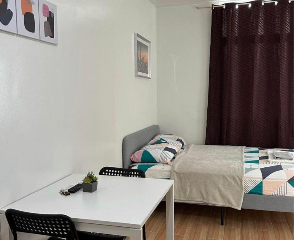 Neat Unit in Holland Park Southwoods