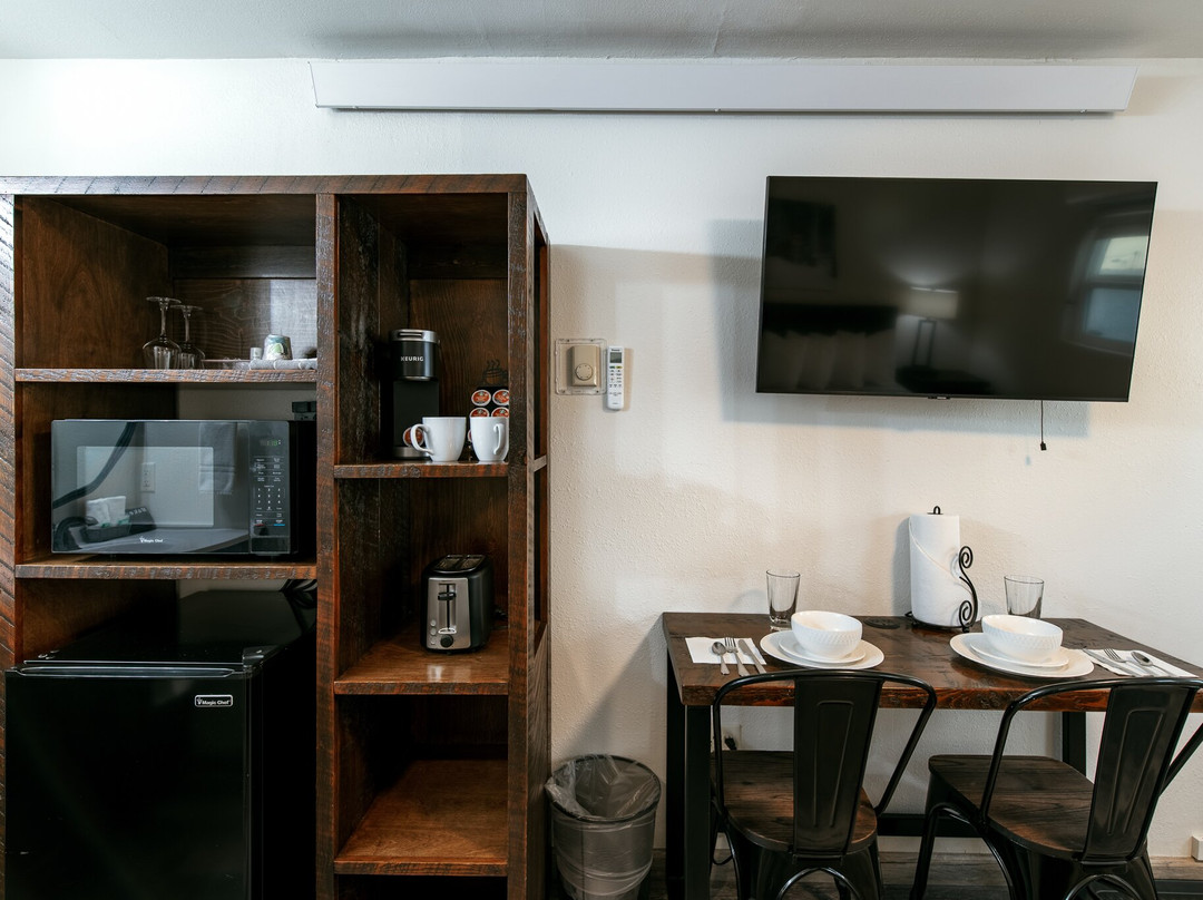 黄石河滨小屋酒店主图