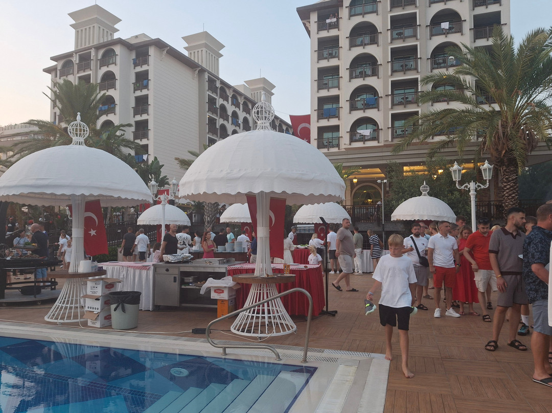 Quattro Beach Spa & Resort Hotel主图