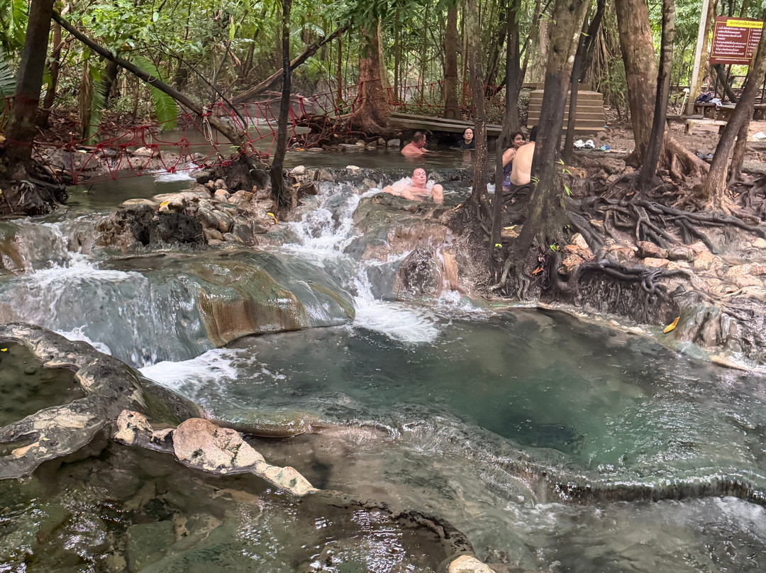 Saline Hot Spring Khlong Thom-甲米必去景点
