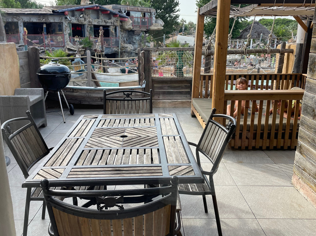 海盗船长酒店主图