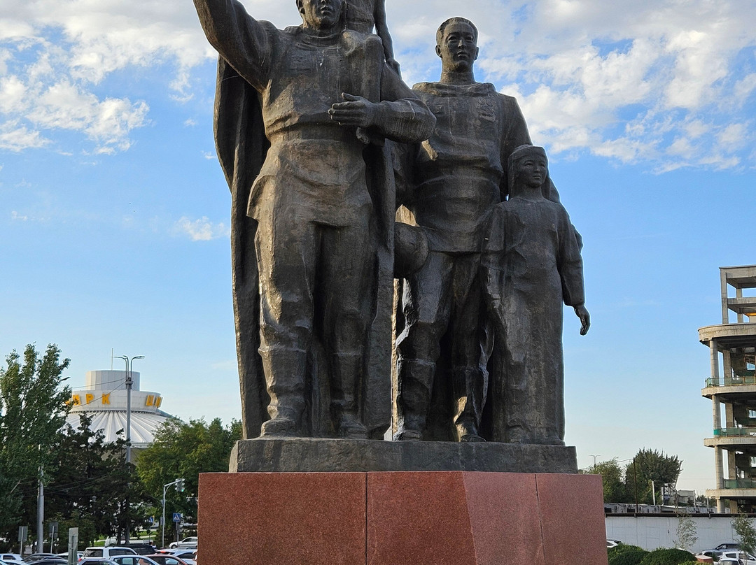 Victory Square-比斯凯克必去景点