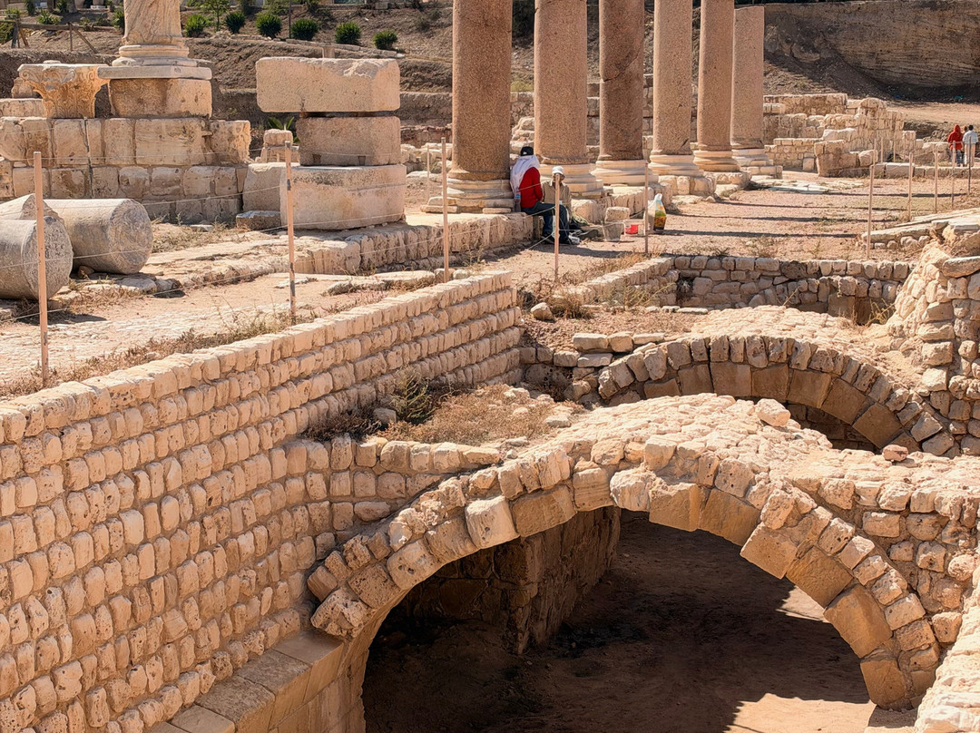 Ancient Roman Amphitheater-亚历山大必去景点