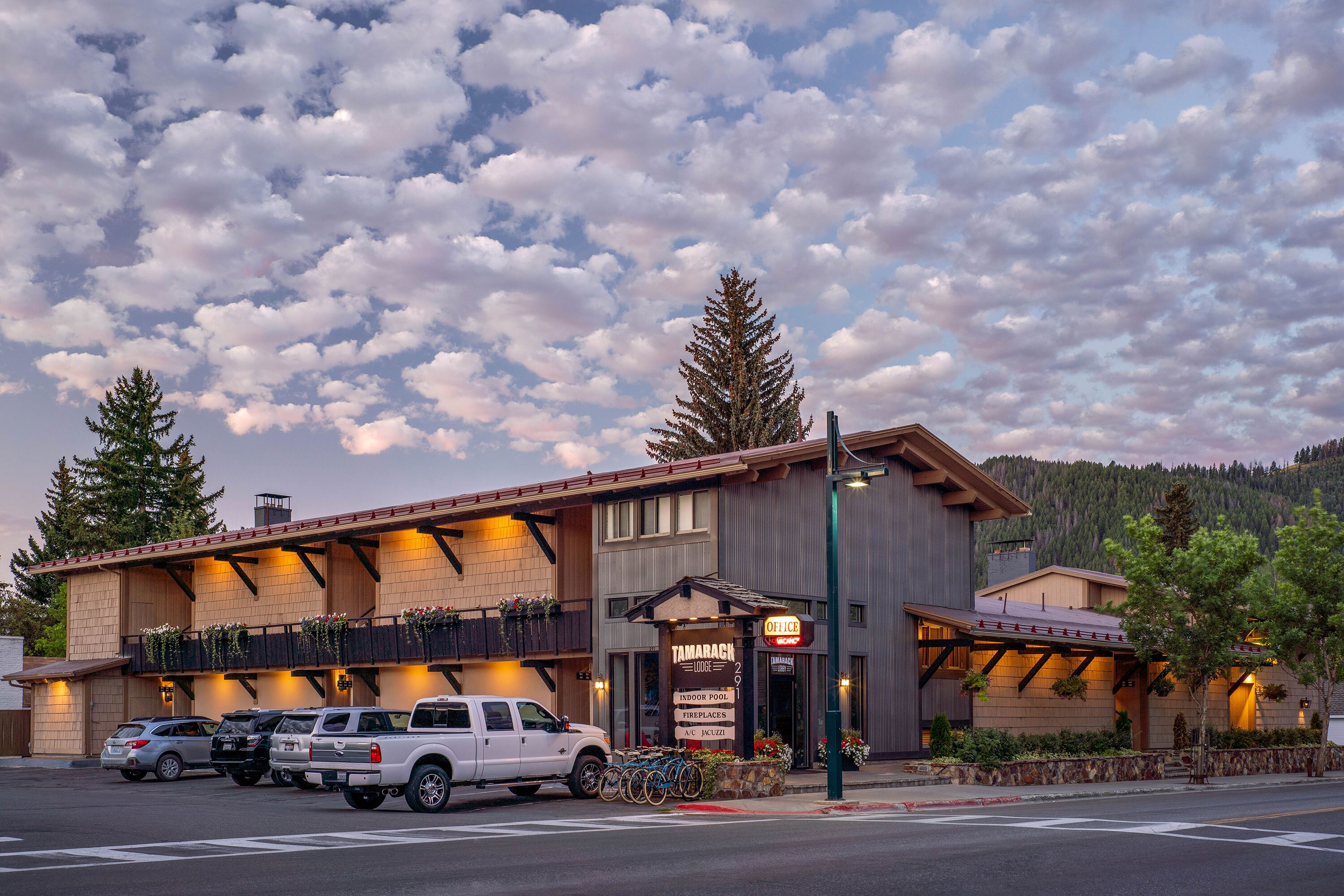 Tamarack Lodge & Resort-官方