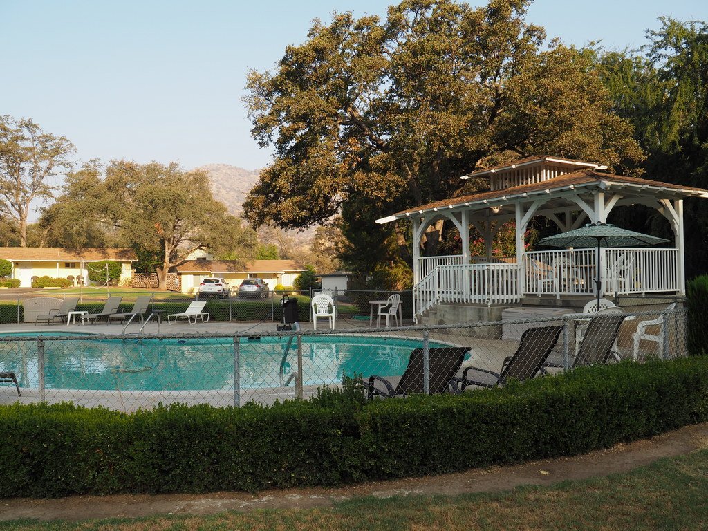 Lazy J Ranch Motel-泳池