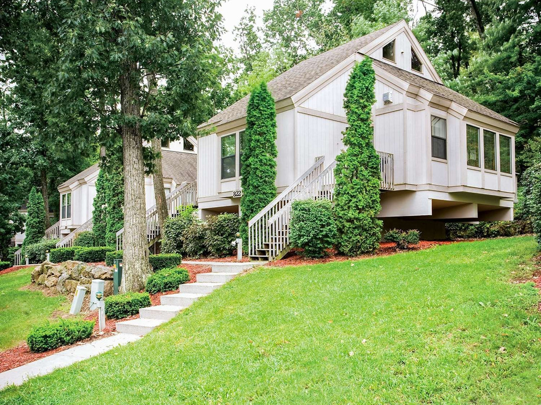 蓝绿圣诞山村阿森德度假酒店主图