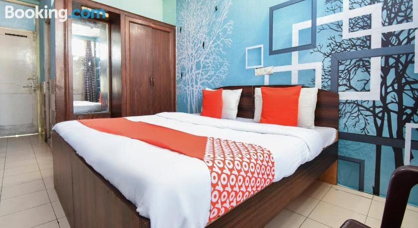 OYO 70032 Divine Grace