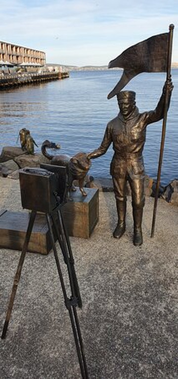 Bernacchi Tribute Sculptures-霍巴特必去景点