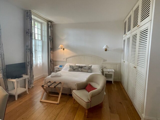 巴斯蒂德酒店主图