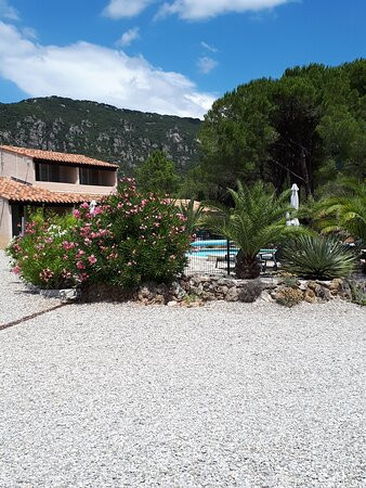 Auberge De Val Moureze主图