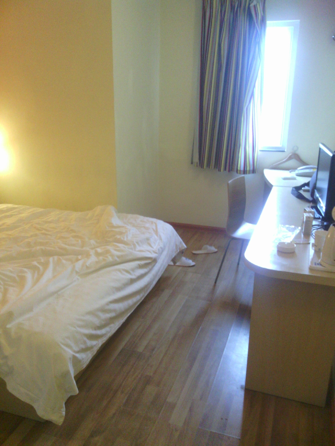 7天十堰张湾区政府店-客卧