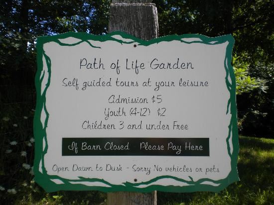 Great River Outfitters & uuThe Path of Life Garden景点图片