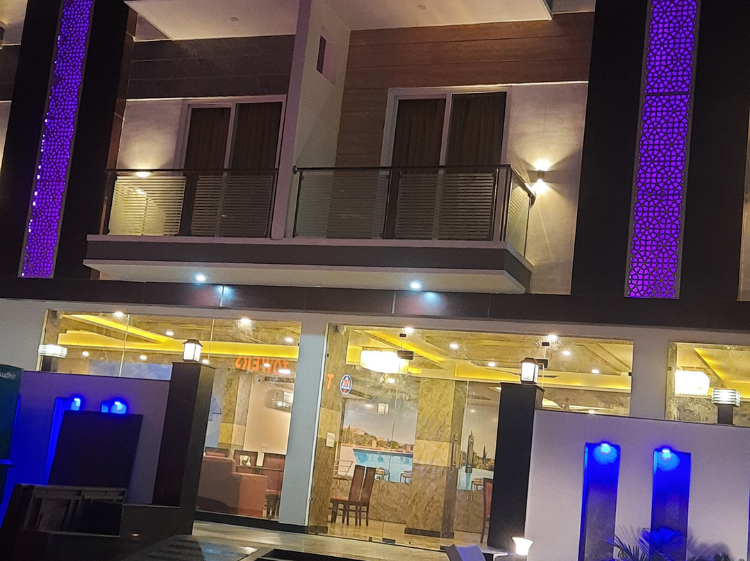 Twin Towers Inn Zero2Z主图