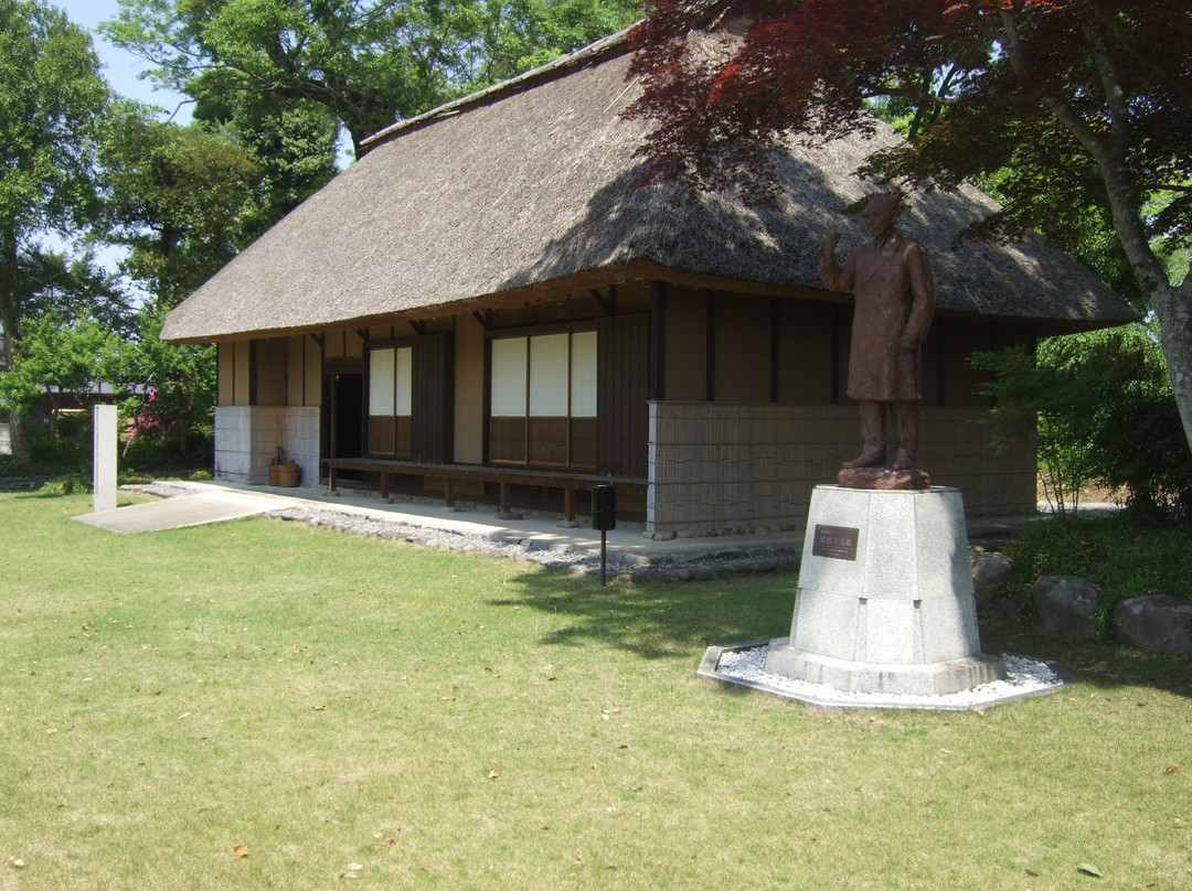 Hiroike Senkuro Nakatsu Memorial-中津市必去景点