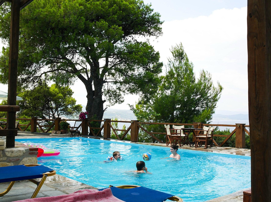 Heos Studios & Apartments主图