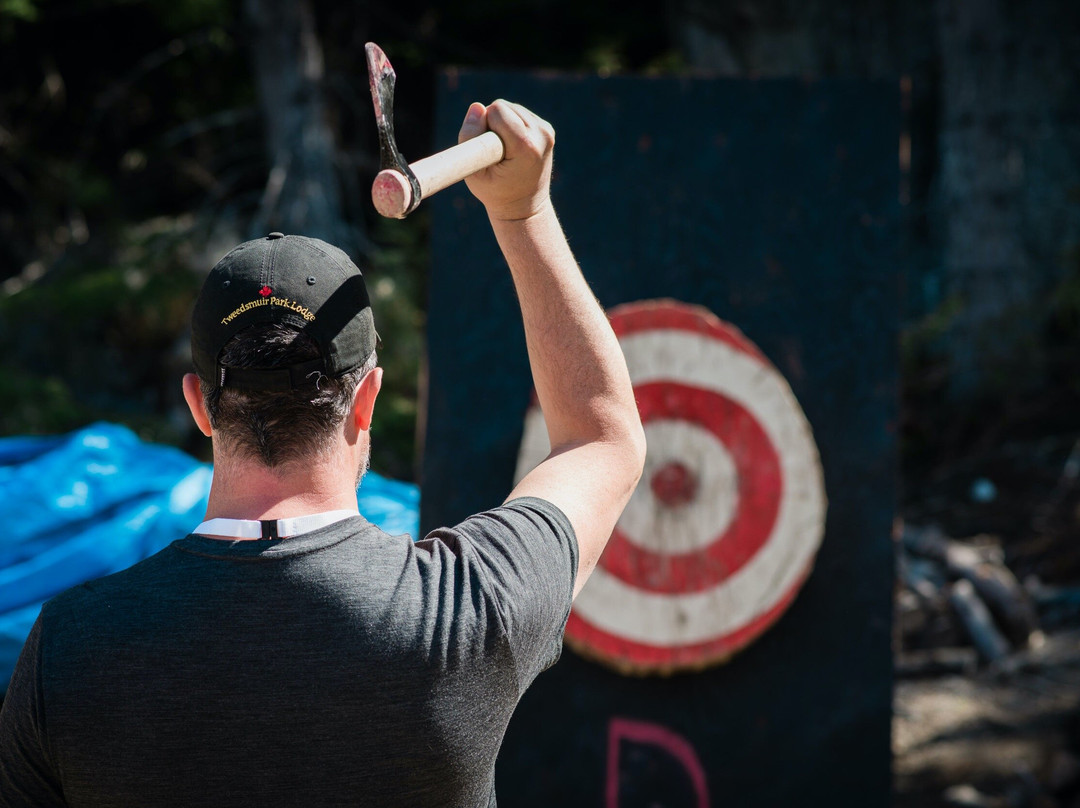 Axewood Axe Throwing - Whistler-温哥华必去景点