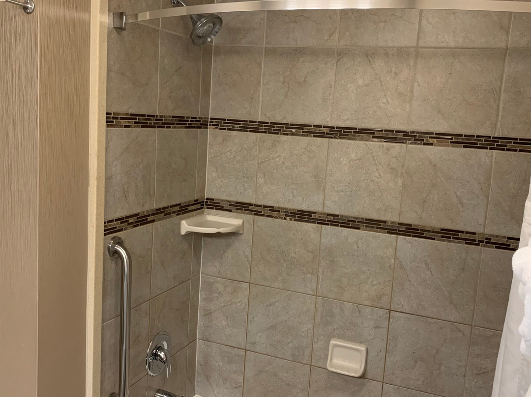 Holiday Inn Express and Suites Butte by IHG主图