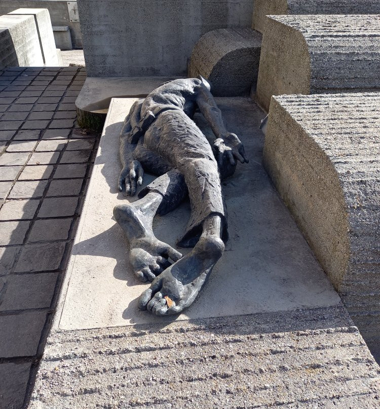 Monumento Ai Caduti-Strembo必去景点