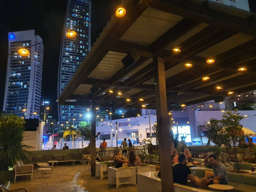 The Island Rooftop-冲浪者天堂必去景点