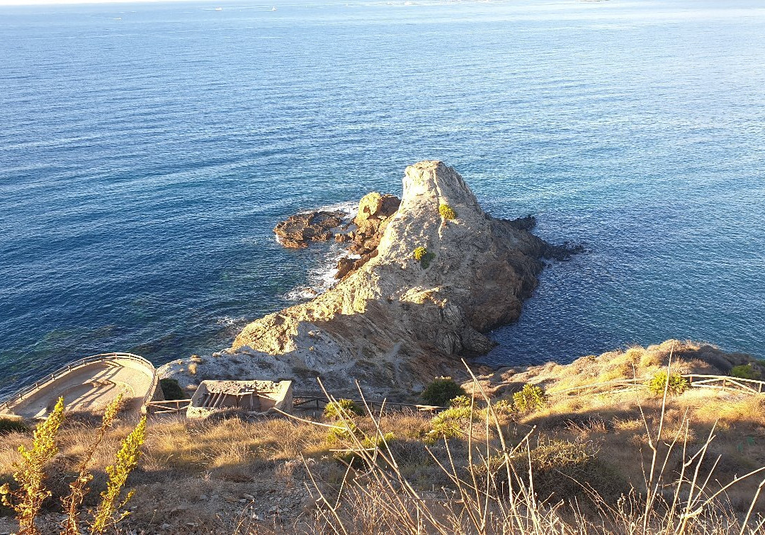 Faro de Portman景点图片