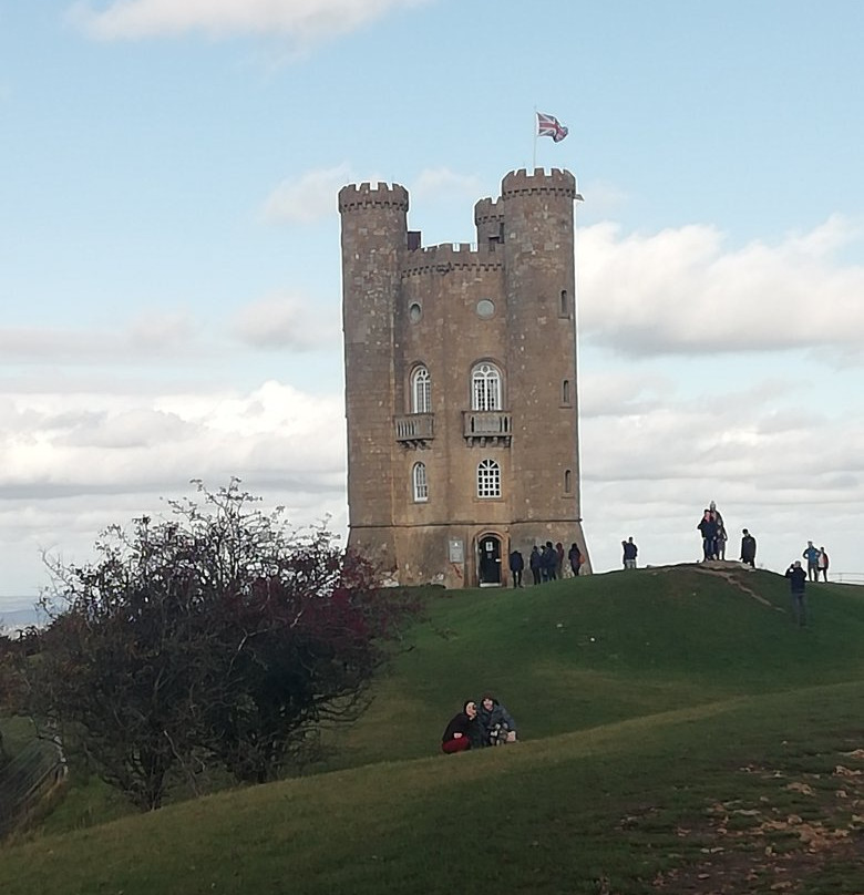 Walk to Broadway Tower-奇平卡姆登必去景点