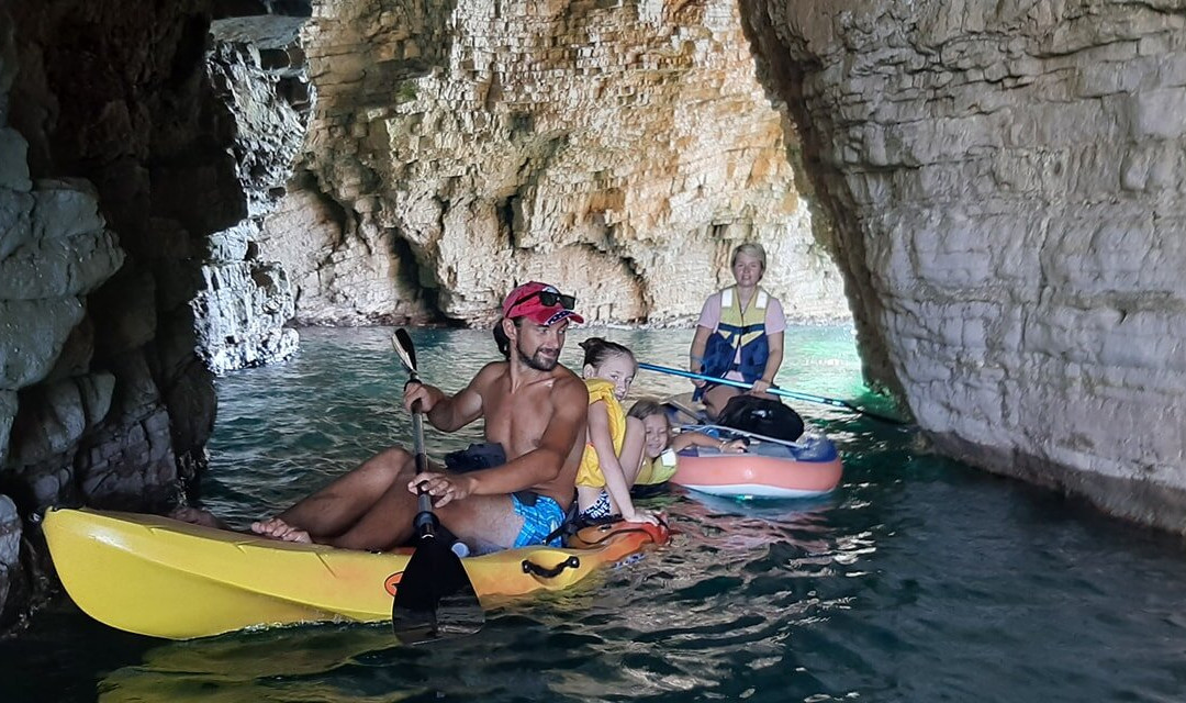 SUP & Kayaking Tours景点图片