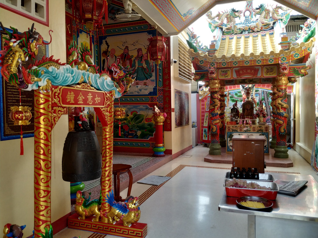 Chao Pho Mae Klong Shrine景点图片