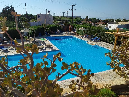 Oasis Beach Hotel主图