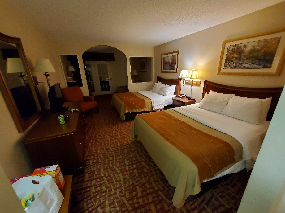 Rodeway Inn & Suites On The River主图