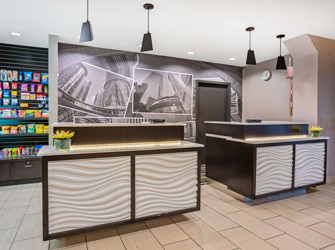 La Quinta Inn & Suites by Wyndham the Woodlands/Spring主图
